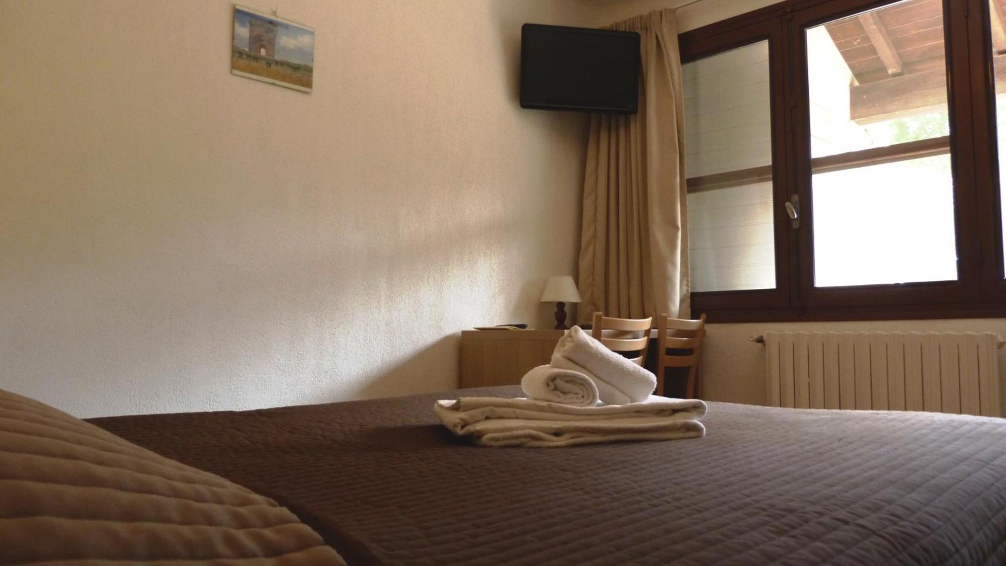 Hotel Lou Garbin Saint-Laurent-dʼAigouze Pokoj fotografie