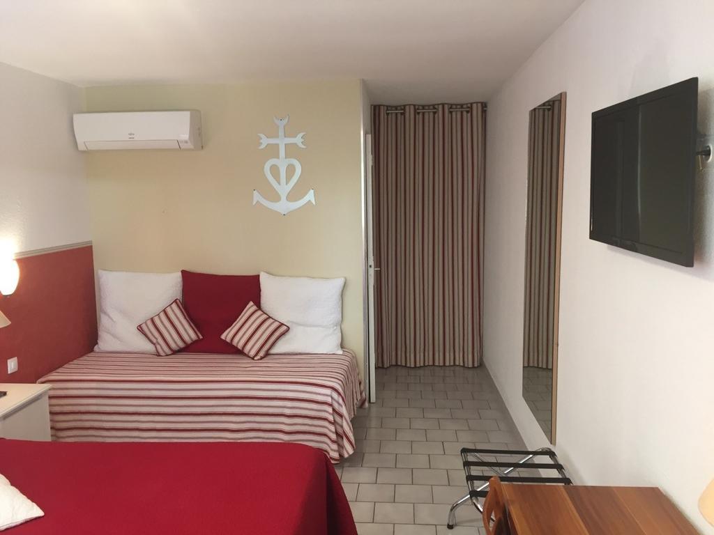 Hotel Lou Garbin Saint-Laurent-dʼAigouze Exteriér fotografie