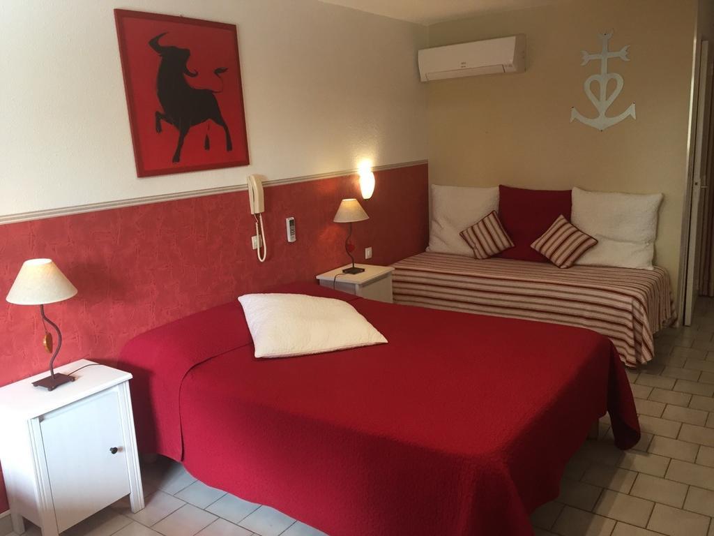 Hotel Lou Garbin Saint-Laurent-dʼAigouze Exteriér fotografie
